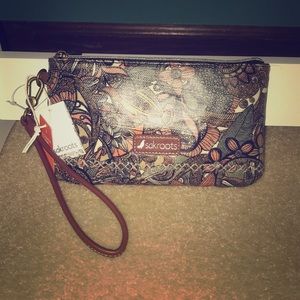 Phone charging wallet